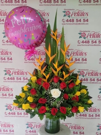 flor-floristeria-medellin-n127-hoy-elevamos-un-gracias-a-dios-por-regalarnos-un-ano-mas-de-vida-con-la-mejor-mama-suegra-amiga-y-companera-del-mundo-feliz-cumpleanos-flor-floristeria-medellin